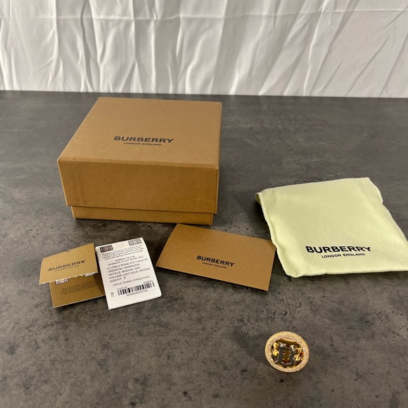 Burberry Logo Diamond Ring - Picture 2 of 4